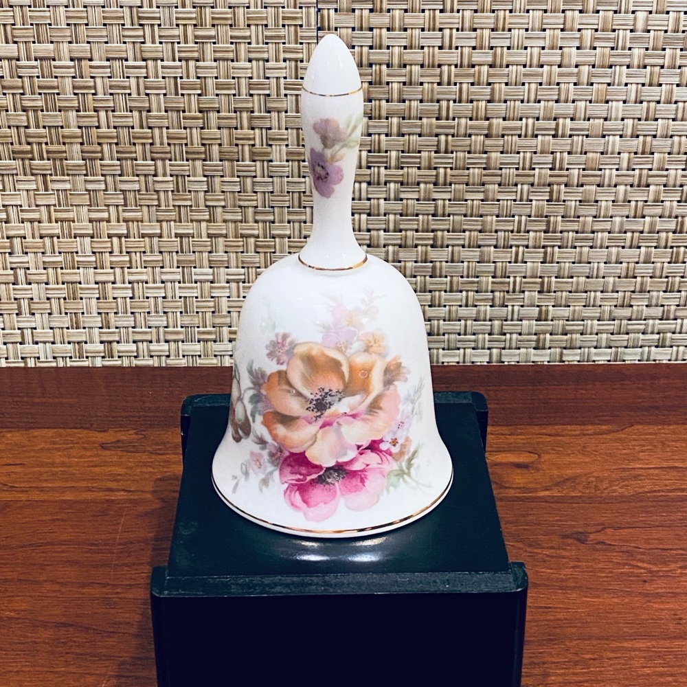 🌟HP🌟VTG 1960s Crown West Porcelain Floral Bell